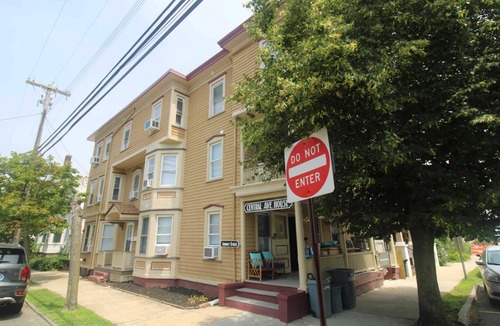 Wall Apartment | Ocean Grove 1BR w/2 Queens 2 Blocks to Beach & Main Ave | Near Asbury Boardwalk