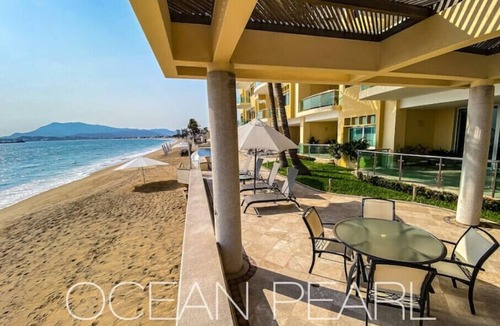 Manzanillo Apartment | Ocean Pearl Beachfront Infinity Pool Gym BBQ