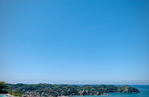 North End Villa | Ocean Surf Villa! Luxury property 3 pools!