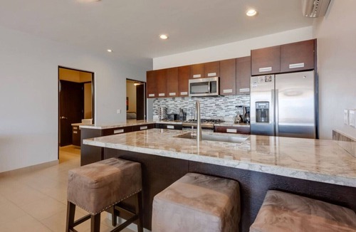 Libertad Apartment | Ocean View, 2 Infinity Pools, Pedregal, Walkable