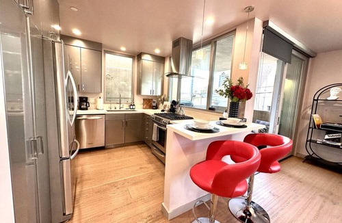 The Strand Apartment | Ocean View Balcony, BBQ, 4 Min Walk to Beach