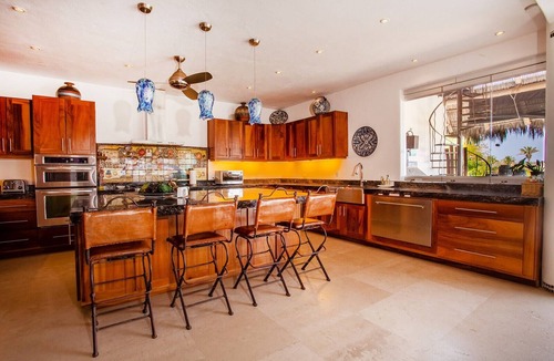 North End House | Ocean views, breathtaking sunsets, gorgeous villa