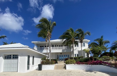 Rokers Point House | Oceanfront Home in Exuma w optional guest house