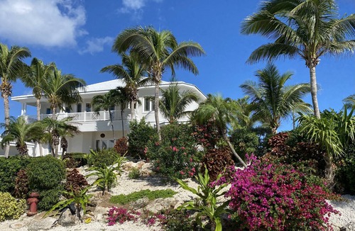 Rokers Point House | Oceanfront Home in Exuma w optional guest house