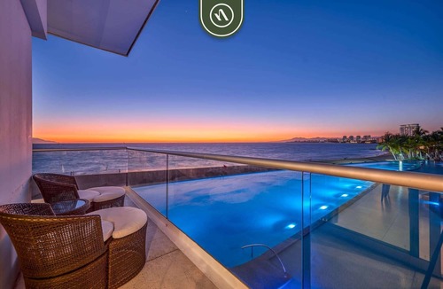 North Hotel Zone Apartment | Oceanfront 4 BR Condo - Beach - Infinity Pool
