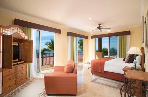 Flamingos Resort | Oceanfront Elegance: 3400 SqFt Penthouse with Jacuzzi Dec 21-28- Contact Host!