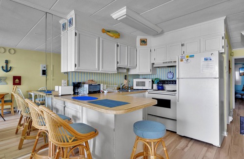 Midtown Ocean City Condo | Oceanfront midrise building conveniently located on 52 street, perfect for a family of 6