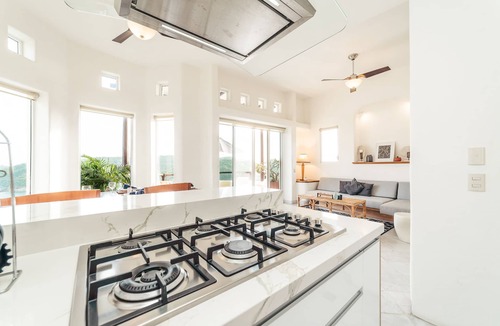 P Chahue Condo | Oceanfront Two Bedroom W/Private Rooftop Terrace