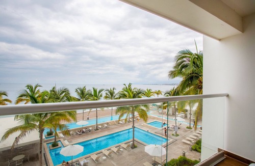 Las Glorias Condo | Oceanfront w/Pool, Hot Tub & Gym
