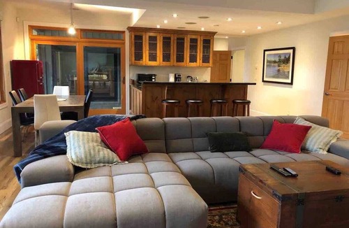 Halfmoon Bay House | Oceanfront Walkout - Sanddollar Suite