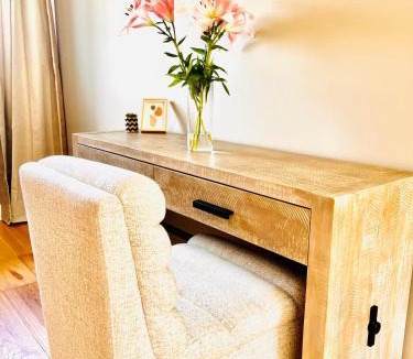 Regional District of Nanaimo Bed & Breakfast | Oceanside Manor - Fancy Room - Golf course & Beach View