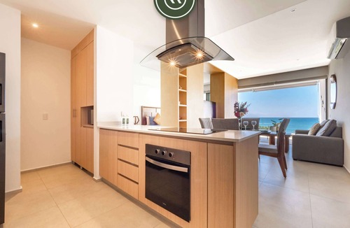 Flamingos Apartment | Oceanview 1 BR Condo - Private Beach - Pools