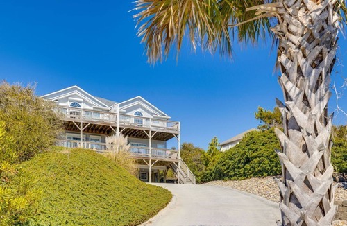Emerald Isle Condo | Oceanview Emerald Isle Retreat Near the Beach