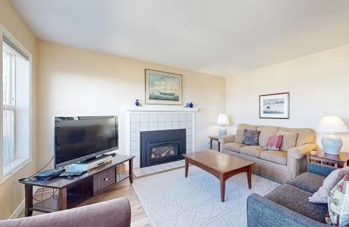 Lincoln Beach House | Oceanview Escape