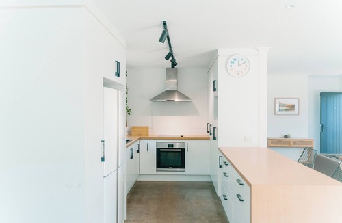 Ohope House | Ohope beach tropical getaway with spa