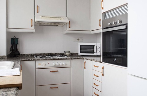 Barrio del Carmen Apartment | Old Town Quart Towers Stay I | AC & WiFi | 4 Guests