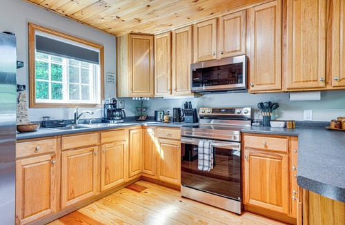 Rochester Cottage | On Baxter Lake: Wooded Retreat Near Trails