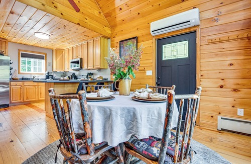 Rochester Cottage | On Baxter Lake: Wooded Retreat Near Trails