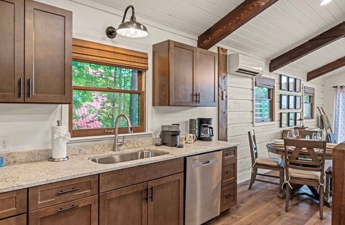Chalet Village Cabin | On the Rocks NEW RENO mountain views brand new hot tub lux finishes