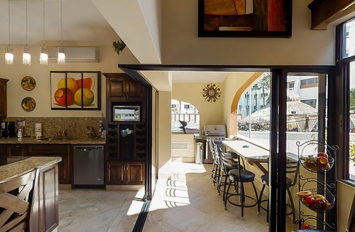 El Medano Ejidal Condo | one block to medano beach , 2 blocks to the Cabo Marina & Downtown Cabo