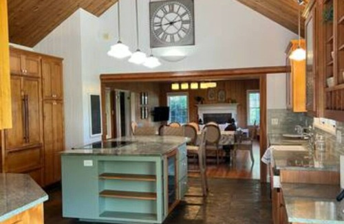 Newberg House | Open Air Therapy In The Heart Of Wine Country - 3 bedroom, sleeps 12