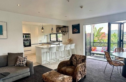 Orewa Apartment | Orewa Beachcomber