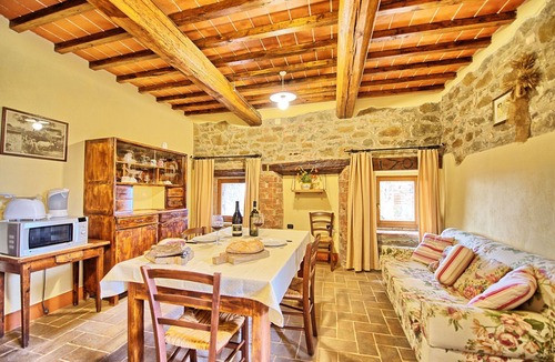 Castelnuovo Berardenga Apartment | Orietta 2- Apüartment with swimming pool