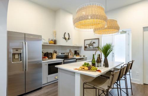 Five Points Apartment | Outrider 1018 by AvantStay Private Balcony Minutes to Broadway Downtown