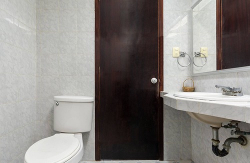 Martinez de La Torre Hotel | OYO Hotel Casa Blanca