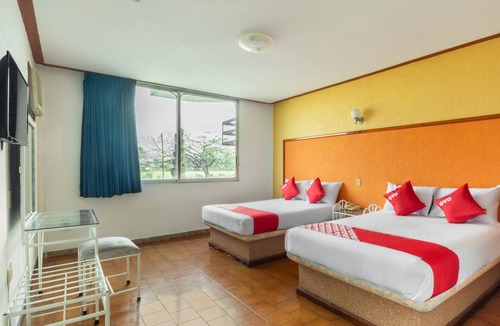 Martinez de La Torre Hotel | OYO Hotel Casa Blanca