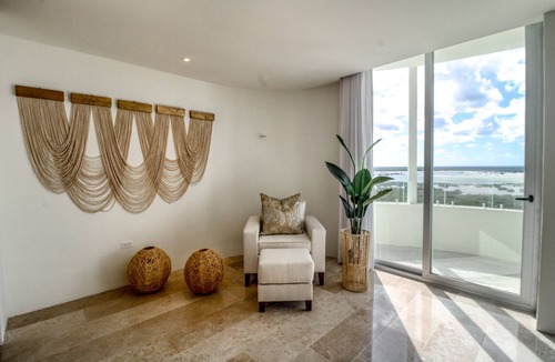 Miramar House | Palm-lined penthouse with plunge pool, amazing views, sauna, & balcony