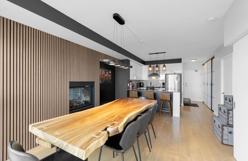 Cabbagetown Hotel | Panoramic CN Tower View - Amazing 3BR - Free Parking