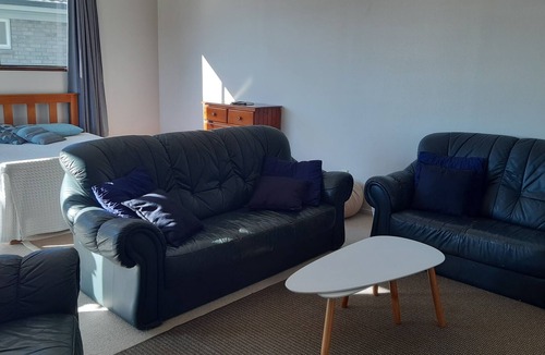 Whakatane District House | Panoramic sea views
