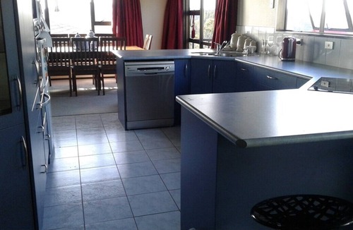 Whakatane District House | Panoramic sea views
