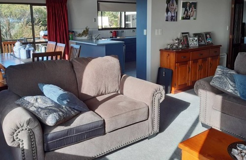 Whakatane District House | Panoramic sea views
