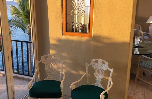 Las Hadas Condo | Panoramic Views - Ambiance - Affordable