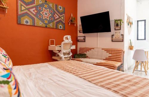 North End Apartment | Parking, 6min to Beach & Downtown, High-Speed WiFi, Laundry Service, KingBed, PetsOK