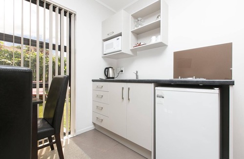 Pukekohe Hotel | Parkview Motor Inn, Pukekohe