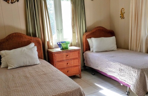 Crossing Rocks Cottage | Parrots Perch Beach Cottage - charming tropical island living w/ modern comforts