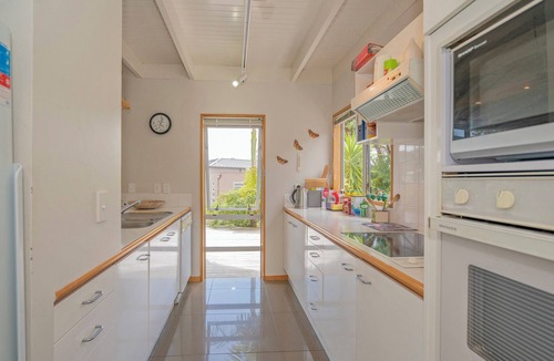 Onemana House | Peaceful 4BR Home with Spa Near Whangamata