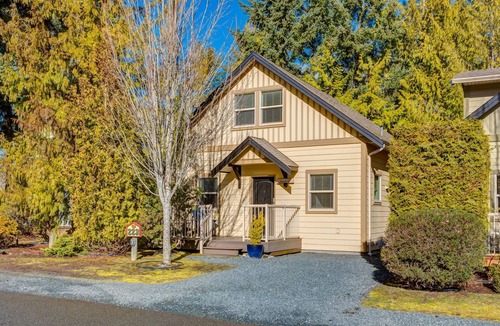 Regional District of Nanaimo Cabin | Peaceful, immaculate and fully equipped!