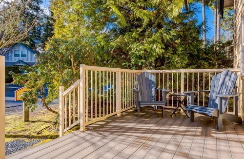 Regional District of Nanaimo Cabin | Peaceful, immaculate and fully equipped!