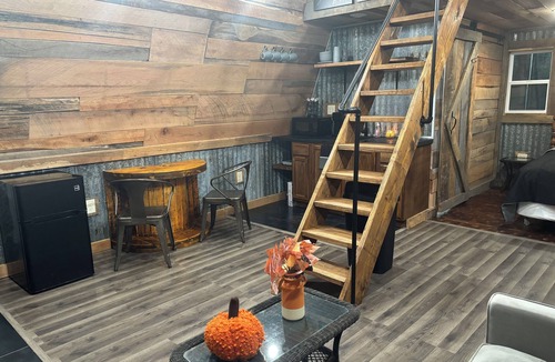 Miller City Cabin | Peaceful secluded cabin located near Horseshoe Lake