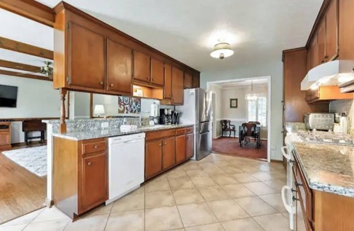 Hampton House | Peaceful Waterfront Stay Sleeps 6