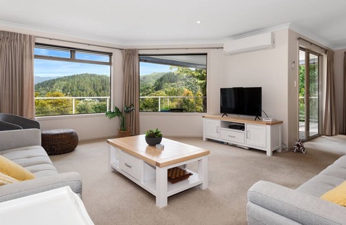 Waipu House | PEBBLEBROOKE VIEWS - MANGAWHAI HOLIDAY HOME in Mangawhai