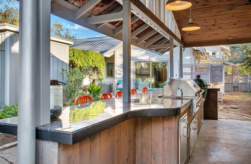 Fredericksburg Villa | Pecan Villa with Access to Swimming Pool and Hot Tub