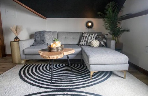 Peekskill House | Peekskill Carriage House Downtown Studio