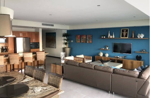 Las Glorias Apartment | Peninsula Condo on 10th Floor