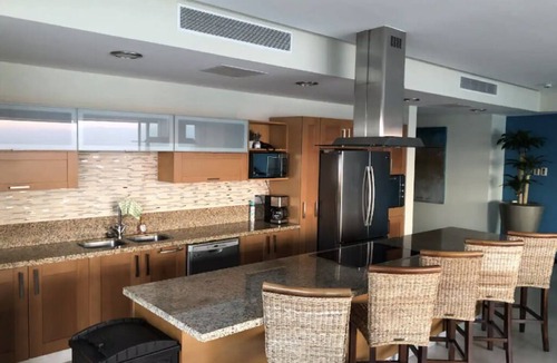 Las Glorias Apartment | Peninsula Condo on 10th Floor