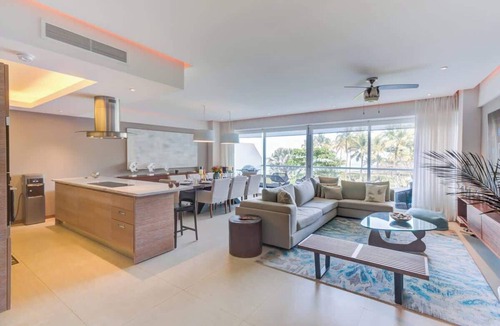 Flamingos Apartment | Peninsula Luxury, 3BR, Beachfront w/great amenities, near Attractions